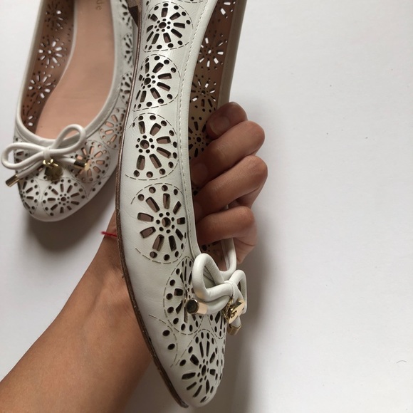 KATE SPADE WALSY WHITE FLOWER LASER CUT OUT FLATS - Picture 3 of 7